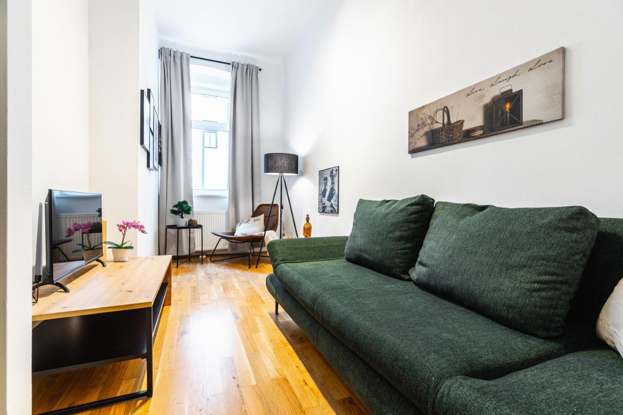 Stylish Designed Apartment In A Calm District Вена Экстерьер фото