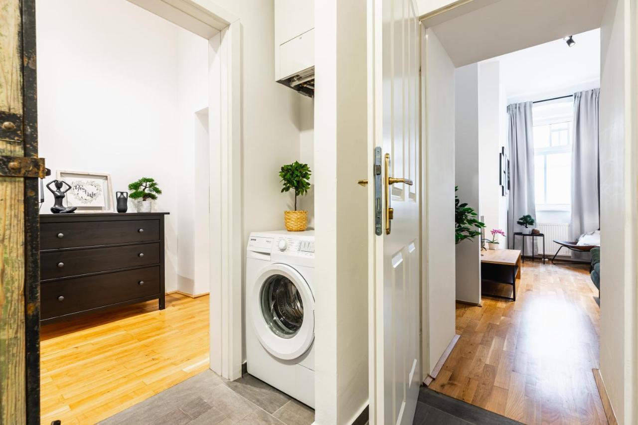 Stylish Designed Apartment In A Calm District Вена Экстерьер фото